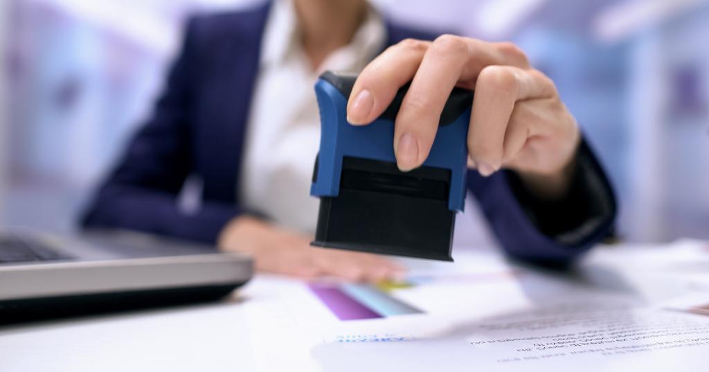 Que Mettre sur un Tampon d'Entreprise ? Les Informations et Obligations
